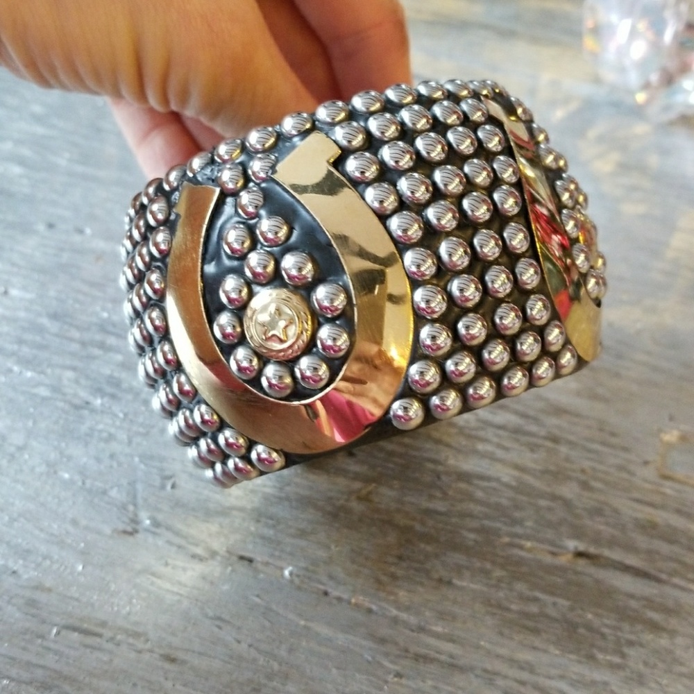 ❤LAST 1❤HORSESHOE OVERSIVED BRACELET - Picture 2 of 4